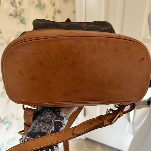 Louis Vuitton Montsouris MM - Picture 7 of 15